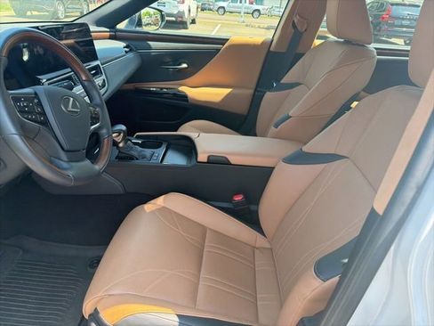 Used 2025 Lexus ES 300h w/ Technology Package FWD image 9