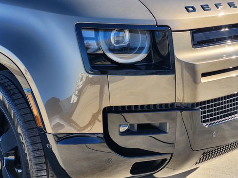 New 2026 Land Rover Defender 110 X-Dynamic SE image 8