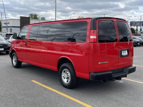 Used 2021 Chevrolet Express 3500 LS w/ Cold Climate Package RWD image 5