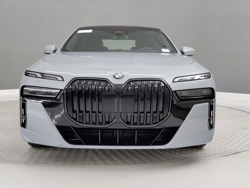 New 2026 BMW 740i w/ Premium Package image 4
