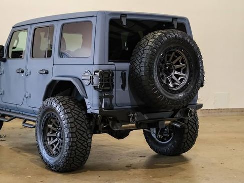 Used 2025 Jeep Wrangler Unlimited Rubicon w/ Technology Group image 17