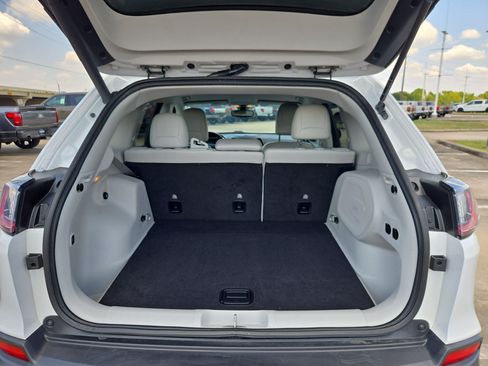 Used 2020 Jeep Cherokee Limited FWD image 28