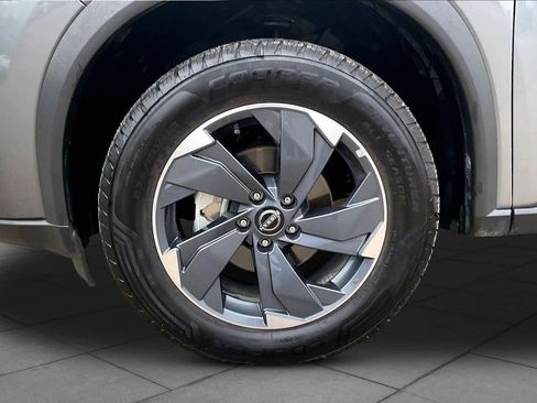 Used 2025 Nissan Rogue SV FWD image 11