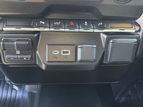 Used 2021 Chevrolet Silverado 2500 W/T w/ WT Convenience Package AWD/4WD image 17