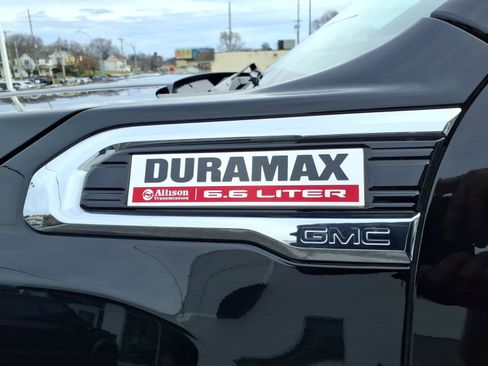 Used 2021 GMC Sierra 3500 Denali w/ Denali Black Diamond Edition image 8