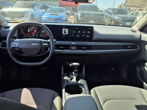 Used 2025 Kia K4 FWD image 25