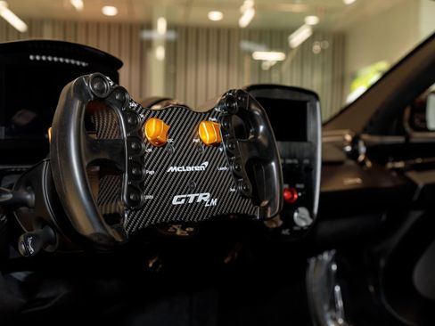 Used 2020 McLaren Senna RWD image 72