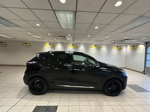 Used 2023 Chevrolet Bolt EUV Premier FWD image 3