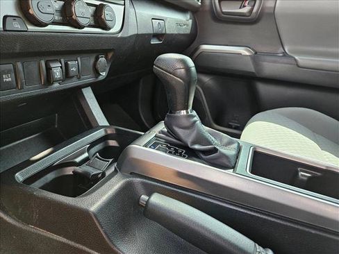 Used 2022 Toyota Tacoma SR5 RWD image 14