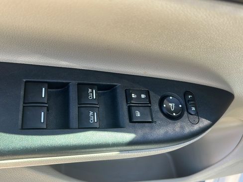 Used 2017 Honda Accord Touring image 9