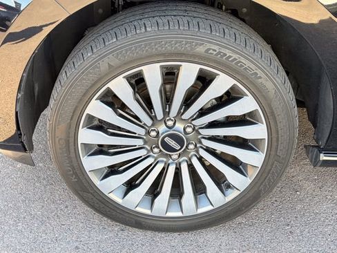 Used 2018 Lincoln Navigator Reserve w/ Technology Package AWD/4WD image 4