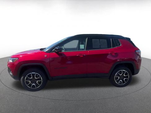 Used 2025 Jeep Compass Trailhawk AWD/4WD image 8