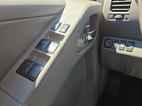 Used 2014 Nissan Frontier SL w/ SL Moonroof Package AWD/4WD image 23