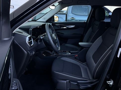 Used 2025 Chevrolet TrailBlazer LT image 9