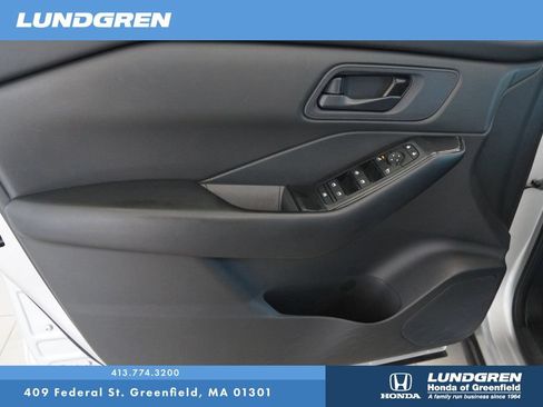 Used 2024 Nissan Rogue S AWD/4WD image 13