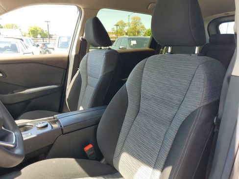 Used 2023 Nissan Rogue SV AWD/4WD image 16