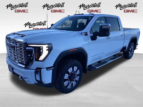 Used 2024 GMC Sierra 3500 Denali w/ Denali Reserve Package image 3