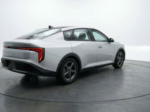 Used 2025 Kia K4 LXS image 9