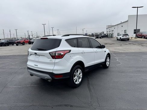 Used 2018 Ford Escape SE image 3