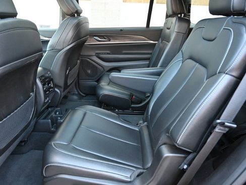 Used 2024 Jeep Grand Cherokee L Limited w/ Luxury Tech Group II image 19