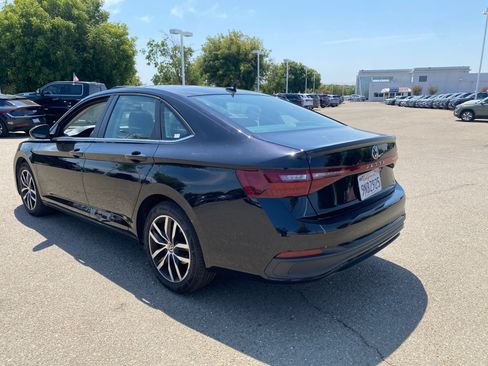 Used 2025 Volkswagen Jetta SE FWD image 6