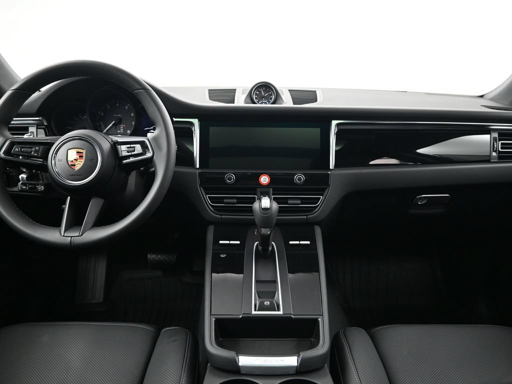 Used 2026 Porsche Macan AWD/4WD image 9