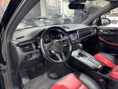 Used 2021 Porsche Macan image 49