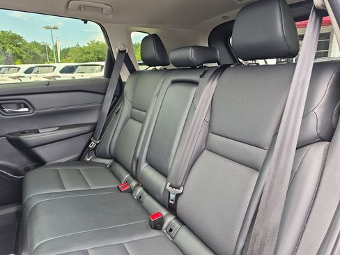 Used 2025 Nissan Rogue SV w/ SV Premium Package FWD image 29