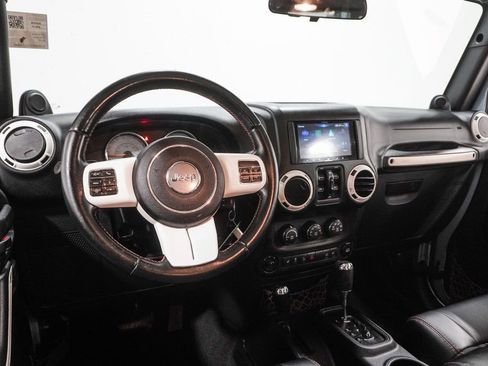 Used 2012 Jeep Wrangler Unlimited Sahara image 17