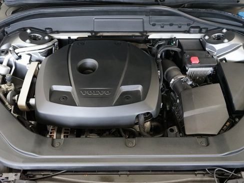 Used 2020 Volvo XC60 T5 Momentum image 50