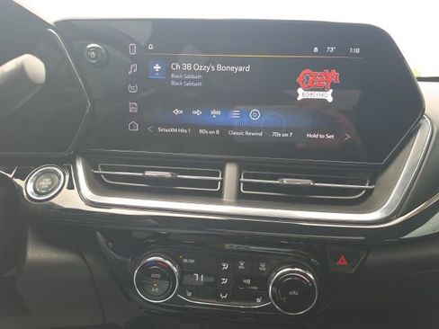 Used 2024 Chevrolet Trax RS w/ Sunroof Package FWD image 25