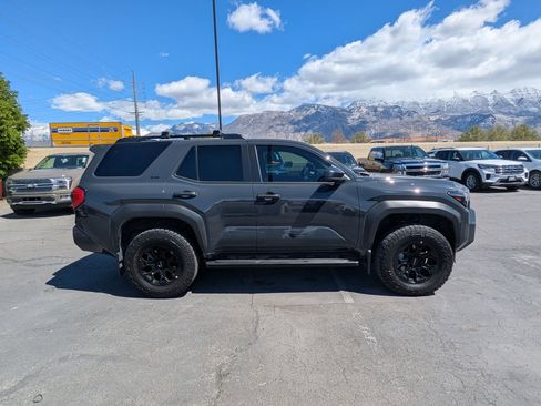 Used 2025 Toyota 4Runner SR5 AWD/4WD image 2