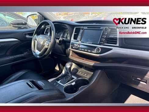 Used 2014 Toyota Highlander XLE AWD/4WD image 18