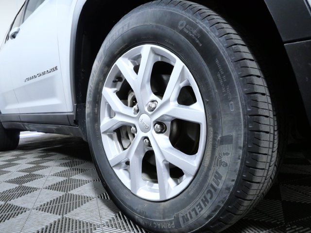 Used 2023 Jeep Grand Cherokee Limited AWD/4WD image 24
