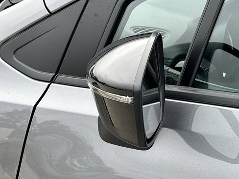 New 2025 Nissan Versa SR image 12