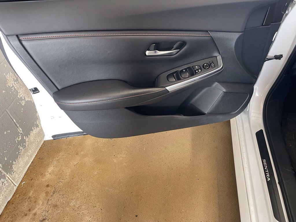 Certified 2022 Nissan Sentra SR w/ Electronics Package FWD image 9