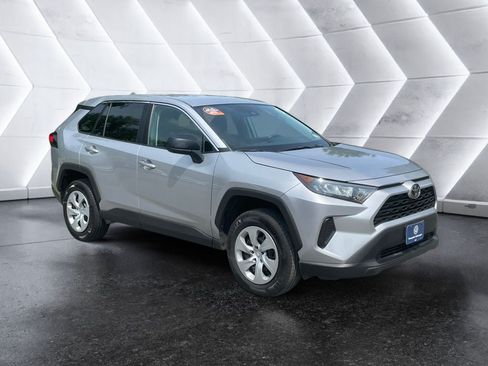 Used 2022 Toyota RAV4 LE AWD/4WD image 9