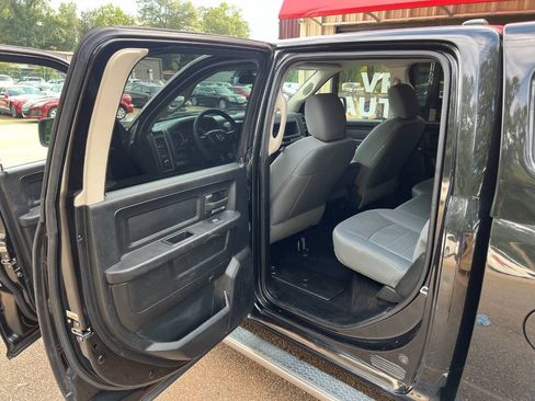 Used 2017 RAM 1500 Express RWD image 11