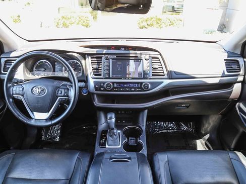 Used 2018 Toyota Highlander Limited Platinum AWD/4WD image 13