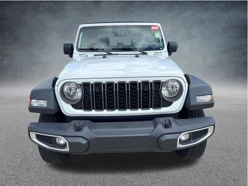 Used 2024 Jeep Gladiator Sport AWD/4WD image 2