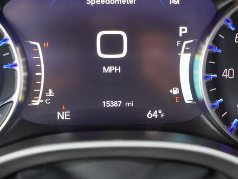 Used 2025 Chrysler Pacifica Select AWD/4WD image 7