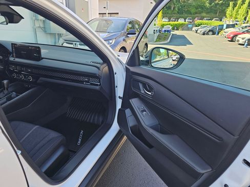 Used 2023 Honda Accord Sport image 11