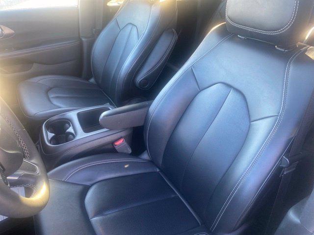 Used 2025 Chrysler Pacifica Select FWD image 7