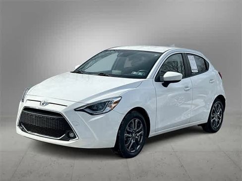 Used 2020 Toyota Yaris XLE image 1