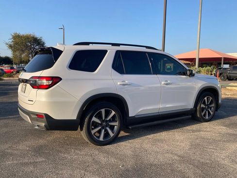 Used 2024 Honda Pilot Touring image 4