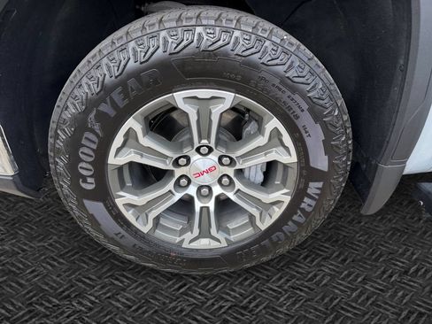 Used 2025 GMC Sierra 1500 SLE w/ Preferred Package AWD/4WD image 11