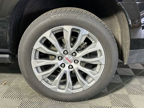 Used 2023 GMC Yukon XL Denali w/ Denali Reserve Package image 33