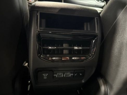 Used 2024 Jeep Grand Cherokee Limited AWD/4WD image 29