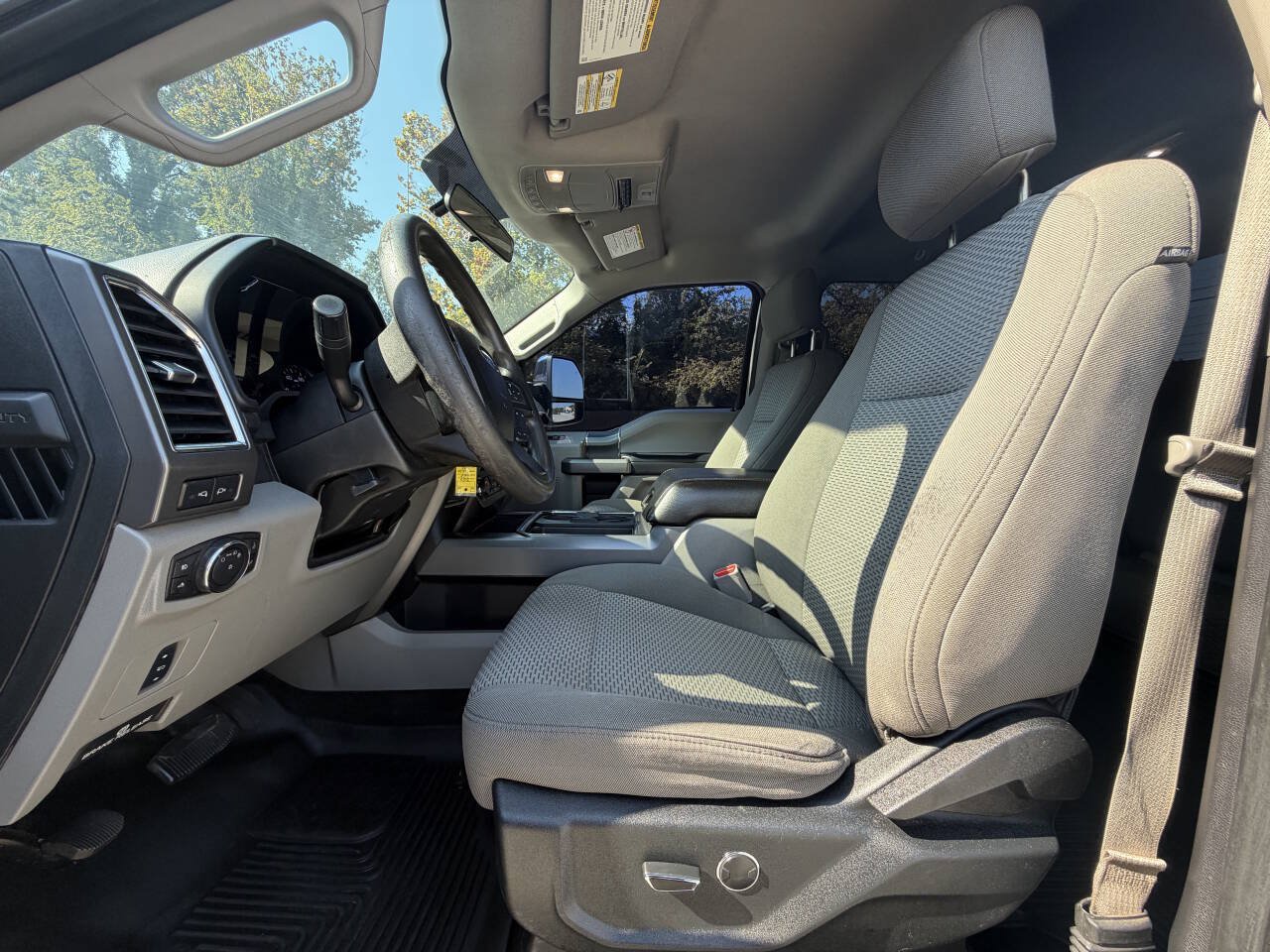 Used 2017 Ford F250 XLT w/ XLT Premium Package AWD/4WD image 4