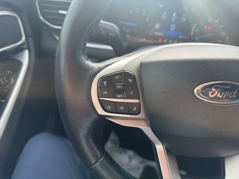Used 2022 Ford Explorer XLT w/ Equipment Group 202A image 18